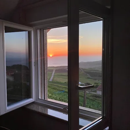 Mirador Do Faro Tourinan 아파트