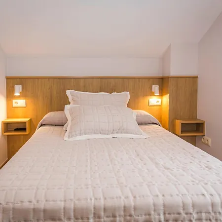 Mirador Do Faro Tourinan * Muxía